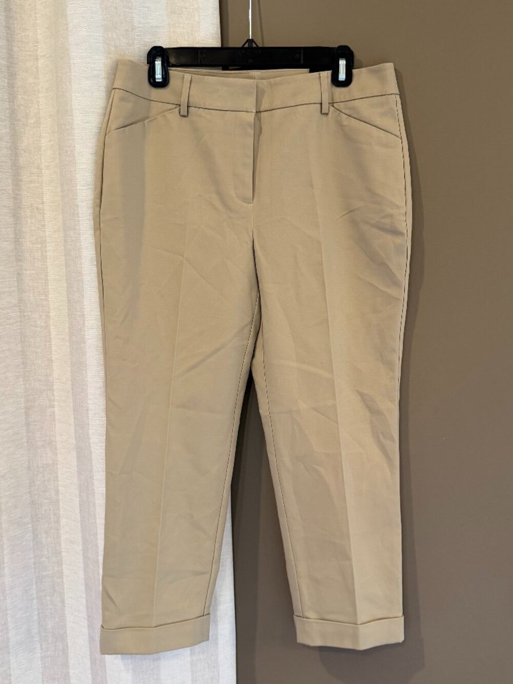 NWT Chico's So Slimming Crop Pants Khaki Slimming Flattering, Size Small (6)